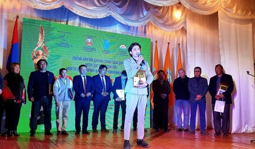 ”Оюухай 2022” наадмын тэргүүн шүлэг: Есдүгээр сар